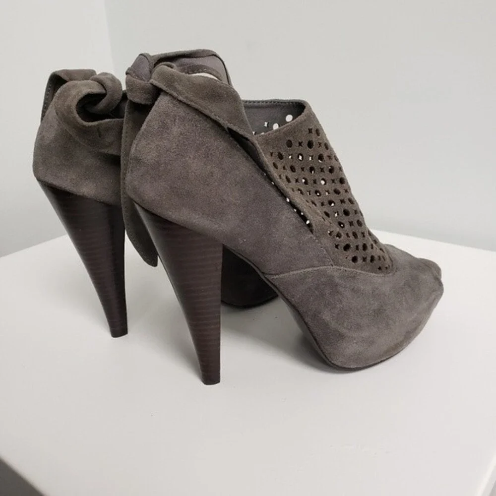 Steve Madden Women's 6 Evelina Grey Tie Cutout Peeptoe Booties